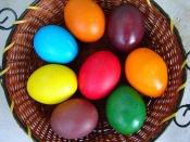 Cos cu oua colorate