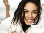 Vanessa Hudgens pe plaja
