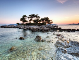 Insula Sikirica din Croatia (click to view)